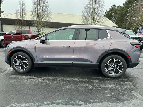 New 2026 Chevrolet Equinox EV LT image 2