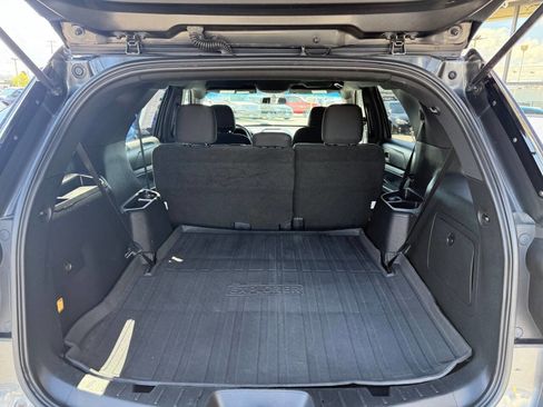 Used 2017 Ford Explorer XLT image 10