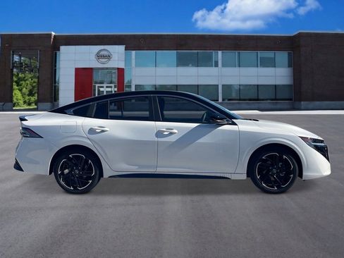 New 2026 Nissan Sentra SR w/ Floor Mat Package FWD image 6