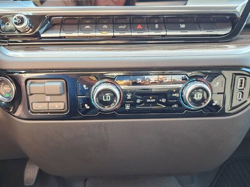 New 2026 GMC Sierra 1500 Elevation image 29