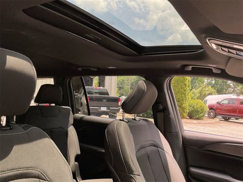 New 2025 Jeep Grand Cherokee L Laredo w/ Luxury Tech Group I image 23