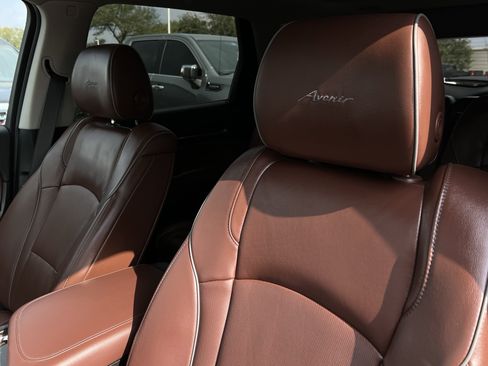 Used 2021 Buick Enclave Avenir w/ Avenir Technology Package image 23