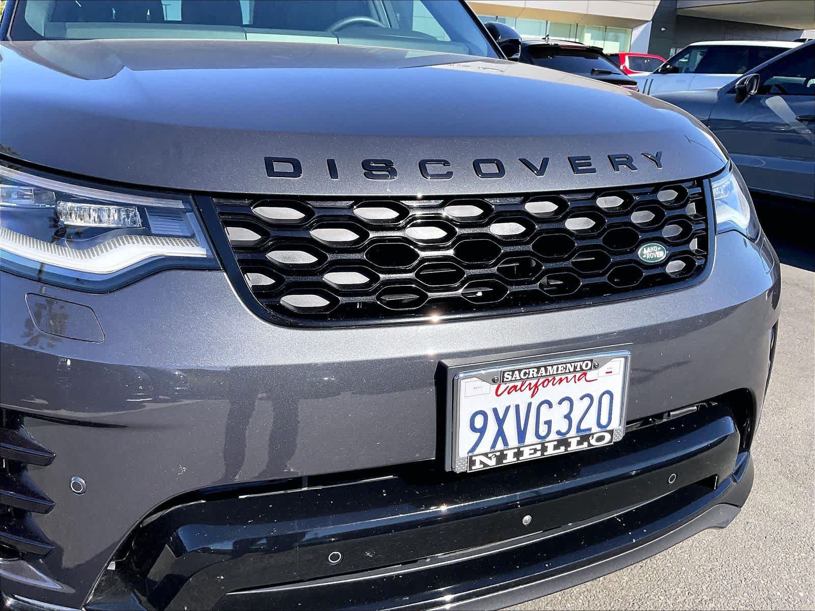 Used 2025 Land Rover Discovery Dynamic SE AWD/4WD image 33