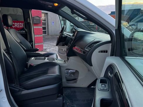 Used 2017 Dodge Grand Caravan GT image 13