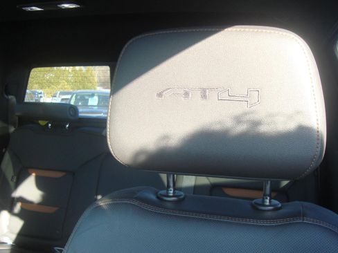 Used 2022 GMC Sierra 1500 AT4 w/ AT4 Preferred Package image 9