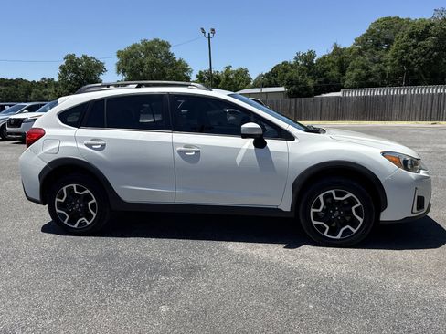 Used 2017 Subaru Crosstrek 2.0i Premium AWD/4WD image 7