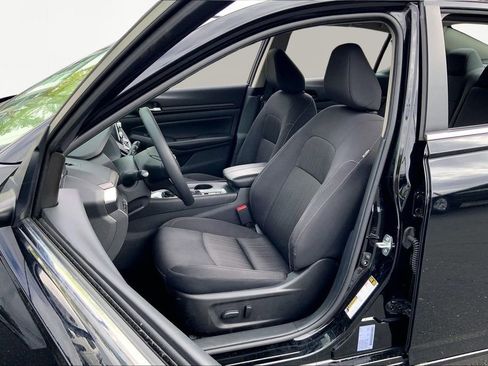 Used 2025 Nissan Altima 2.5 SV image 15