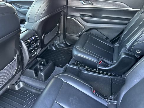 Used 2022 Jeep Grand Cherokee L Limited AWD/4WD image 13