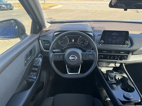 Used 2023 Nissan Rogue S image 17