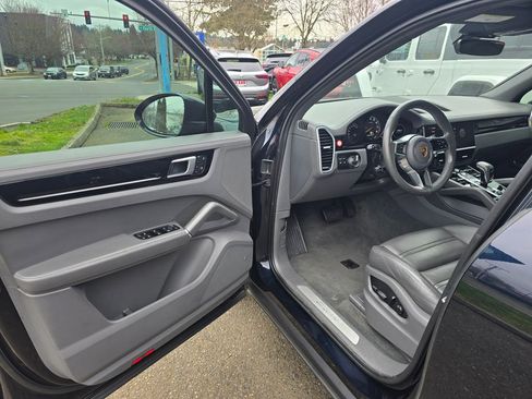 Used 2022 Porsche Cayenne E-Hybrid image 59