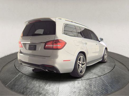 Used 2017 Mercedes-Benz GLS 550 4MATIC image 2