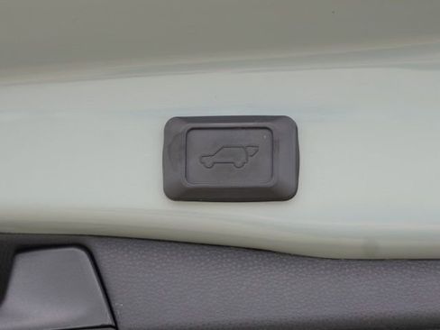 Used 2021 Toyota RAV4 XLE w/ Convenience Package FWD image 43