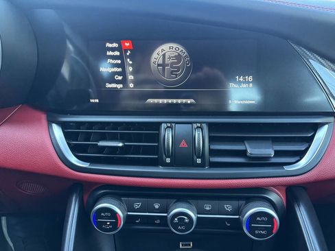 Used 2018 Alfa Romeo Giulia Quadrifoglio w/ Driver Assist Dynamic Package image 13