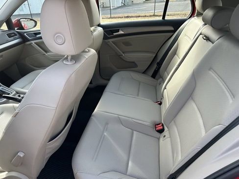 Used 2016 Volkswagen Golf SE image 15
