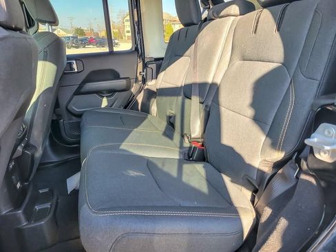 Certified 2025 Jeep Wrangler Unlimited Sahara w/ Safety Group AWD/4WD image 11