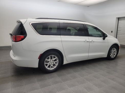 Used 2020 Chrysler Voyager Lxi FWD image 10