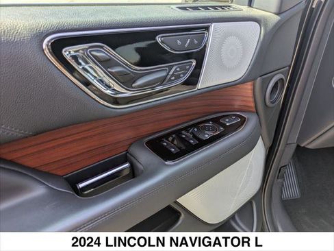 Certified 2024 Lincoln Navigator L Reserve AWD/4WD image 10