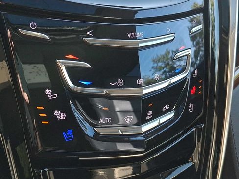 Used 2020 Cadillac Escalade Premium Luxury AWD/4WD image 15