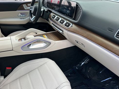 New 2025 Mercedes-Benz GLS 580 4MATIC image 8