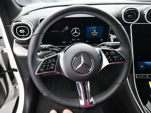 Used 2025 Mercedes-Benz GLC 300 image 7