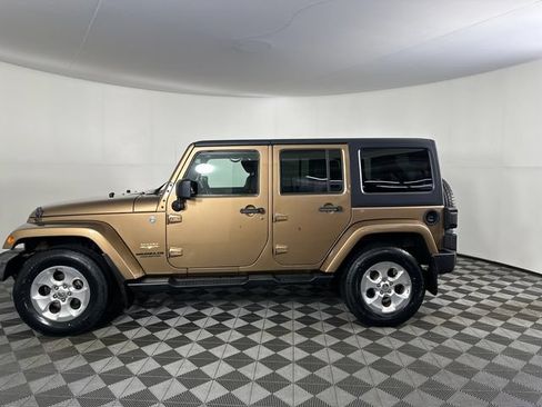 Used 2015 Jeep Wrangler Unlimited Sahara w/ Connectivity Group AWD/4WD image 10