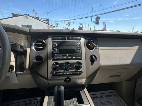 Used 2011 Ford Expedition EL XLT RWD image 17