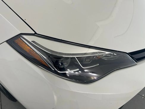 Used 2018 Toyota Corolla XLE FWD image 33