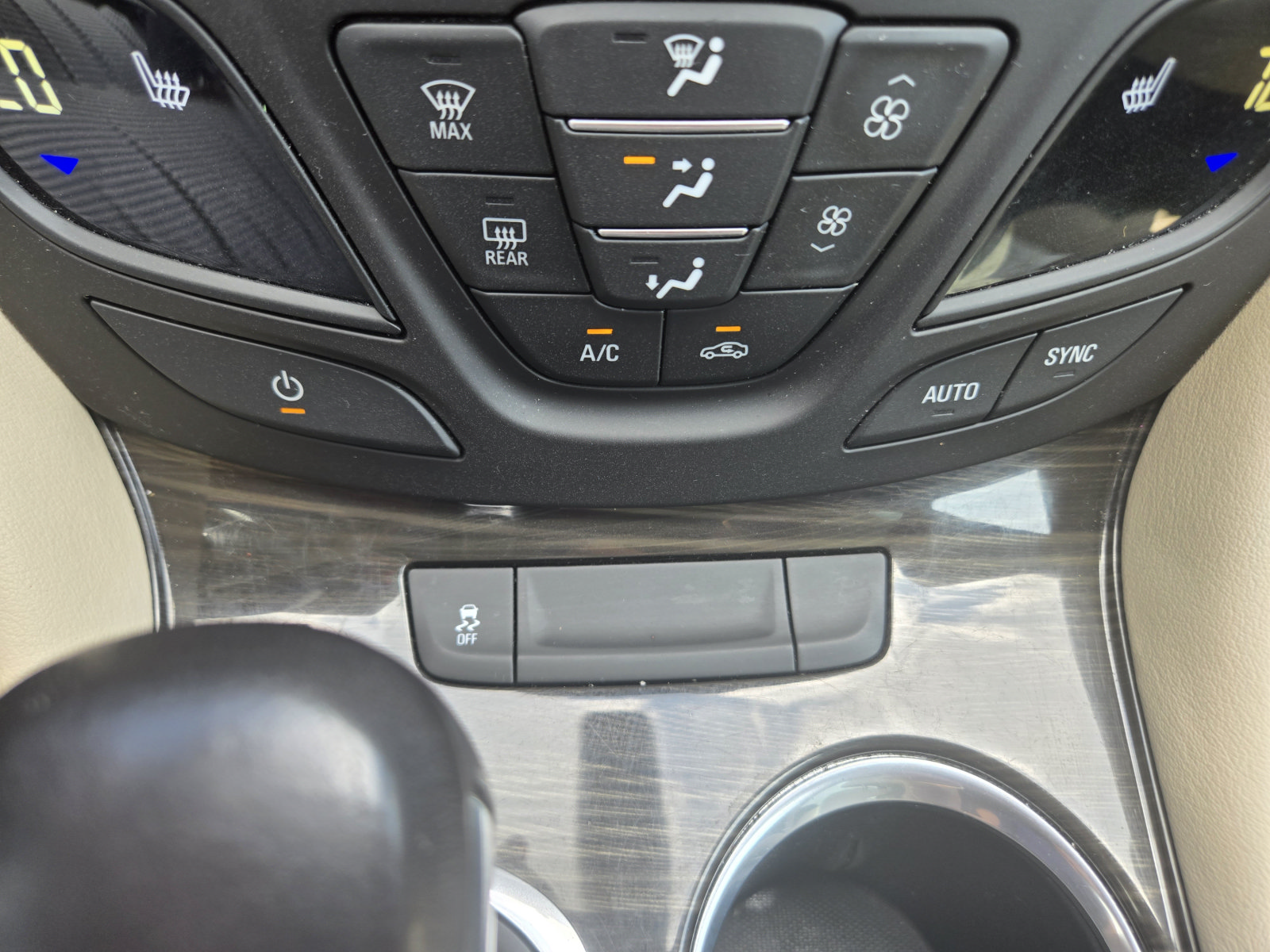 Used 2019 Buick Envision Essence w/ LPO, Active Package AWD/4WD image 23
