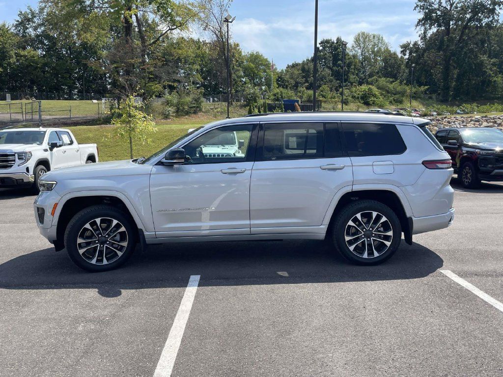 Used 2022 Jeep Grand Cherokee L Overland w/ MOPAR Finishing Package AWD/4WD image 6