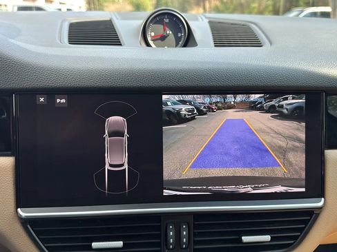 Used 2020 Porsche Cayenne image 31