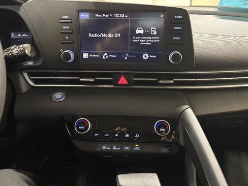 Used 2023 Hyundai Elantra SEL FWD image 9