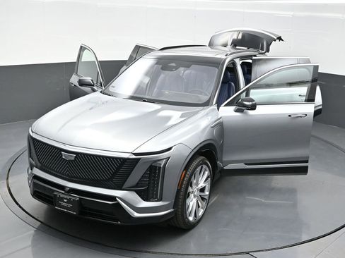 New 2026 Cadillac Vistiq Premium Luxury w/ LPO, Floor Liner Package image 35