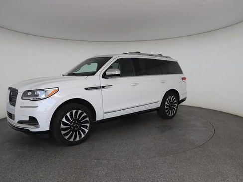 Used 2024 Lincoln Navigator Black Label image 3