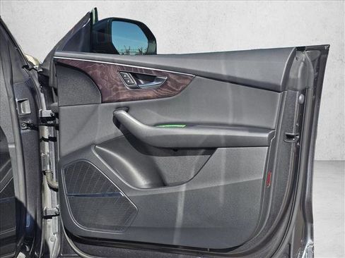 Used 2019 Audi Q8 Premium Plus w/ Premium Plus image 11