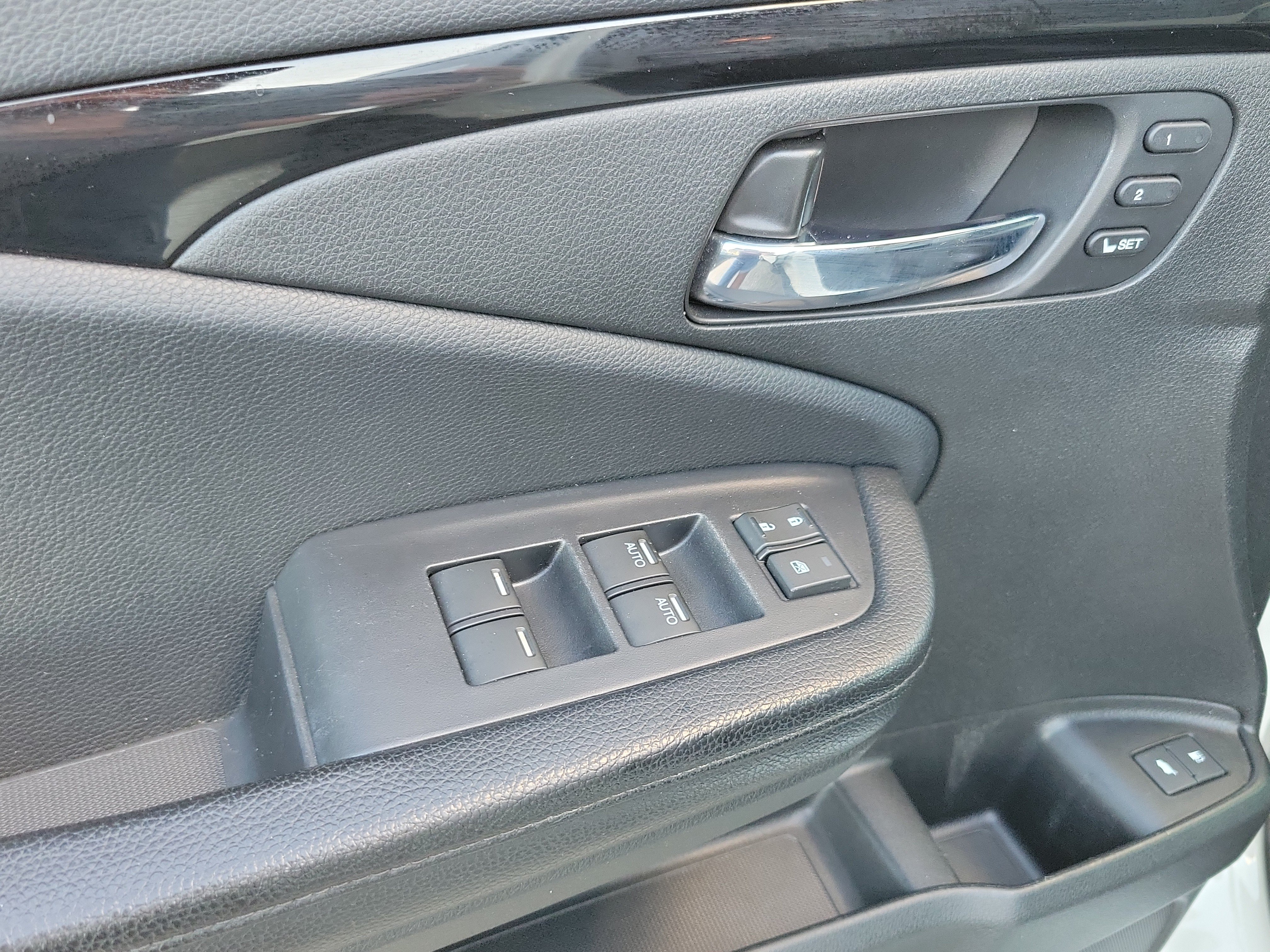 Used 2018 Honda Pilot Touring image 22