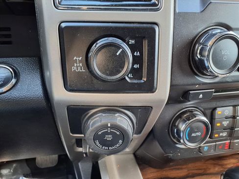 Certified 2018 Ford F150 Lariat image 22