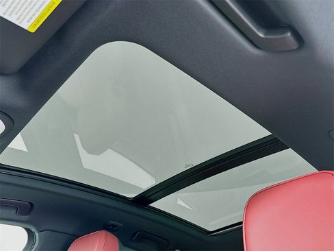 New 2026 Porsche Macan image 23