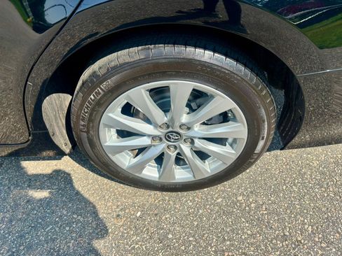 Used 2018 Toyota Camry LE FWD image 36