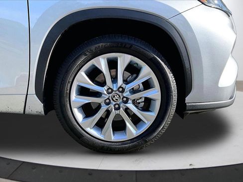 Used 2021 Toyota Highlander Limited FWD image 36