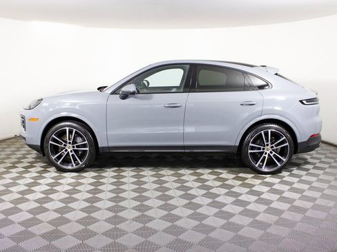 Used 2024 Porsche Cayenne Coupe image 2