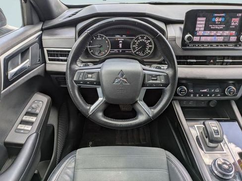 Used 2022 Mitsubishi Outlander SEL Black Edition FWD image 17