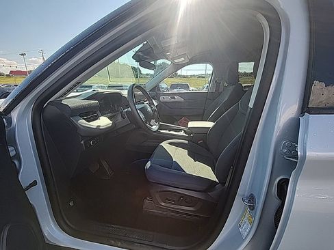 Certified 2025 Ford Explorer Active AWD/4WD image 10