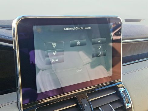 Used 2019 Lincoln Navigator Reserve image 18