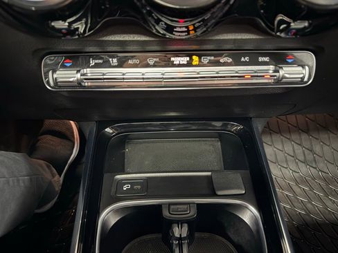 Used 2021 Mercedes-Benz GLB 250 4MATIC image 14