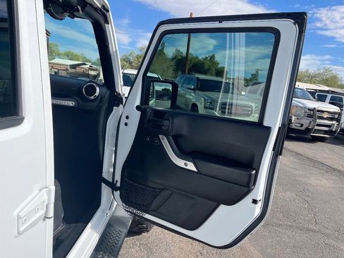 Used 2015 Jeep Wrangler Unlimited Sahara w/ Connectivity Group image 34