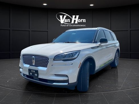 Used 2023 Lincoln Aviator AWD w/ Premium Package image 3