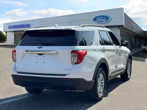 Certified 2022 Ford Explorer XLT w/ Class IV Trailer Tow Package image 5