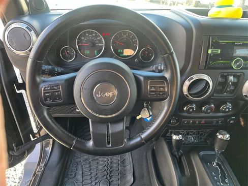 Used 2014 Jeep Wrangler Unlimited Sahara w/ Connectivity Group AWD/4WD image 16