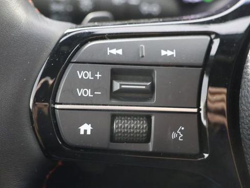 Used 2025 Honda Pilot TrailSport image 11