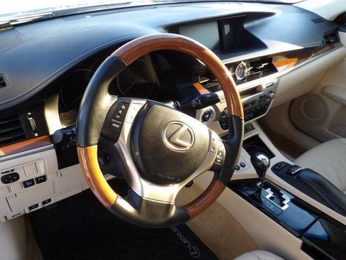 Used 2013 Lexus ES 300h image 14